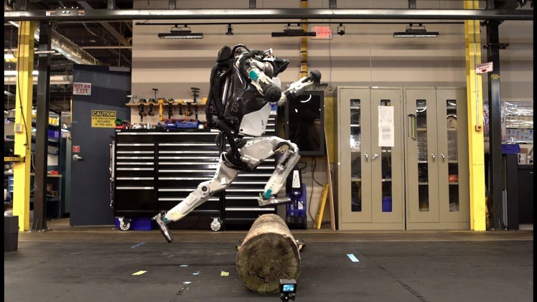 Boston Dynamics’in İnsansı Robotu Atlas’ın Ağzı Açık Bırakan Parkur Performansı Boston Dynamics Atlas